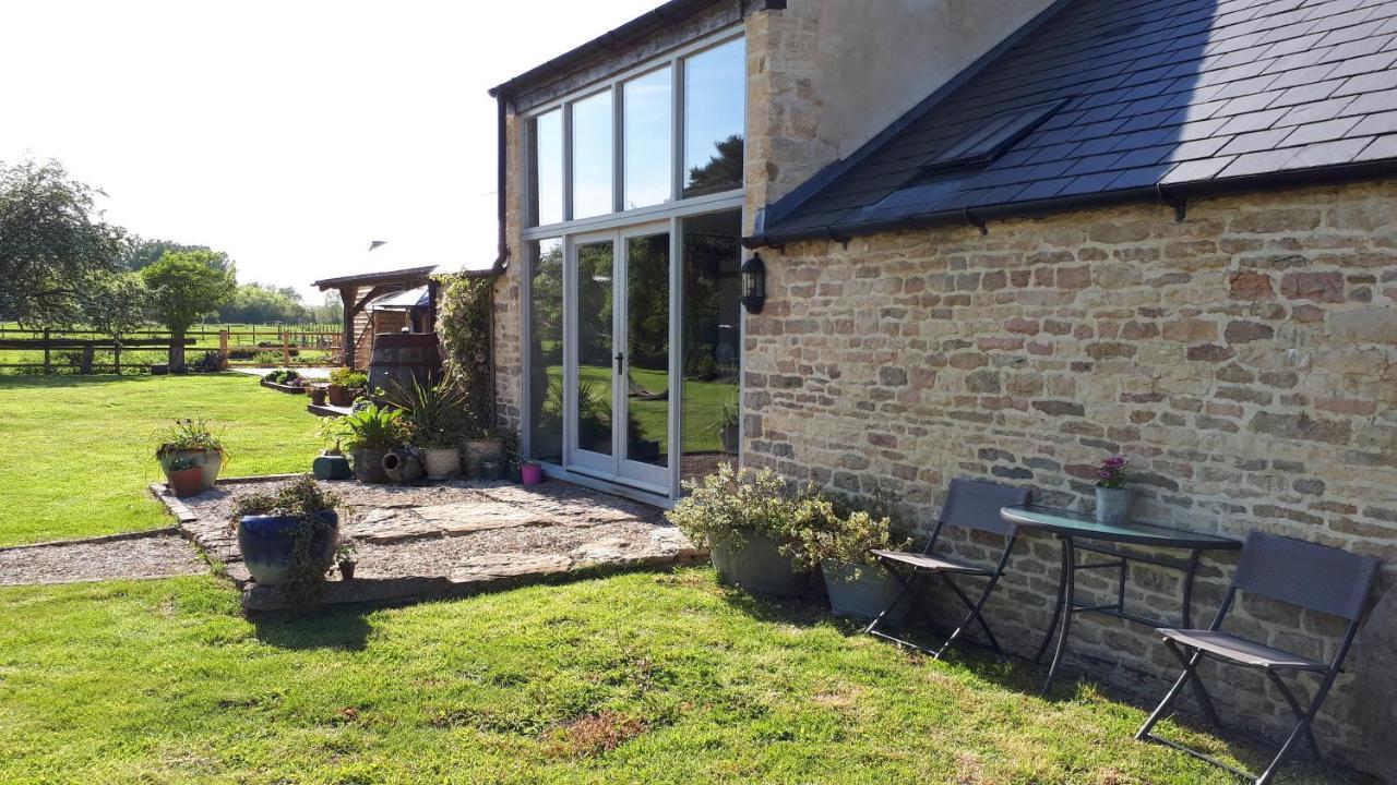 Bed and Breakfast The Byre North End Farm à Ashton Keynes Extérieur photo