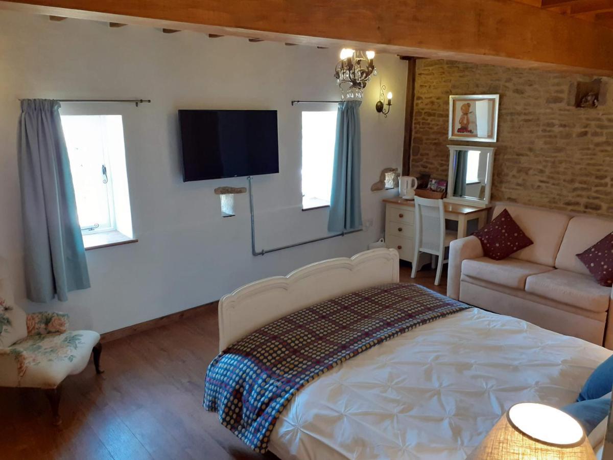 Bed and Breakfast The Byre North End Farm à Ashton Keynes Extérieur photo