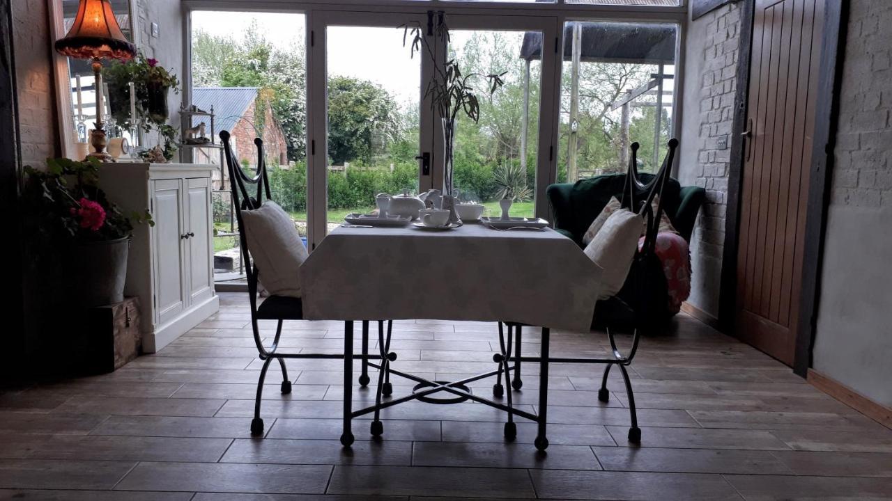 Bed and Breakfast The Byre North End Farm à Ashton Keynes Extérieur photo